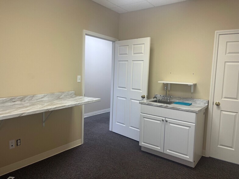 More Photos Of 2050 Cowan Hwy, Winchester Medical For Lease