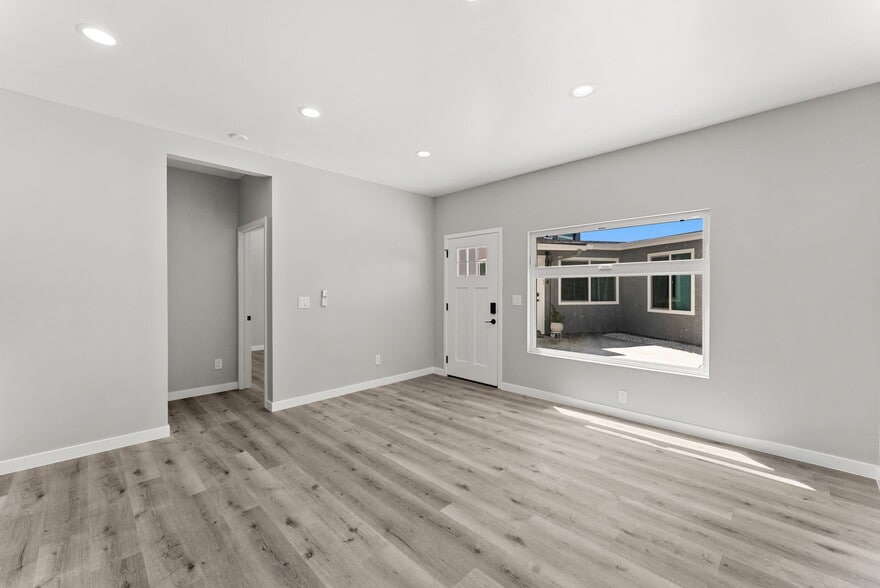 More Photos Of 4864 Fond du Lac Ct, San Diego Apartments For Sale
