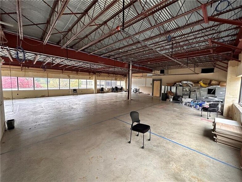 More Photos Of 800 Regis Ave, Pittsburgh Medical For Lease