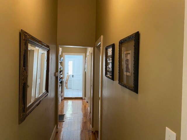 More Photos Of 610 N Spring St, Pensacola Office For Lease