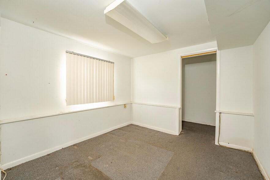 More Photos Of 98 New Rd, Somers Point Showroom For Sale