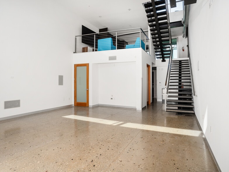 More Photos Of 215-237 California St, El Segundo Loft Creative Space For Lease