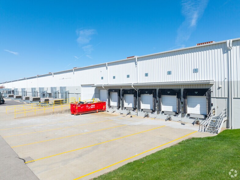 More Photos Of 3550-3560 Symmes Rd, Hamilton Manufacturing For Lease