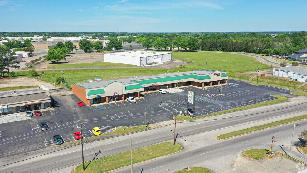 More Photos Of 101-121 N Burbank Dr, Montgomery Storefront For Lease