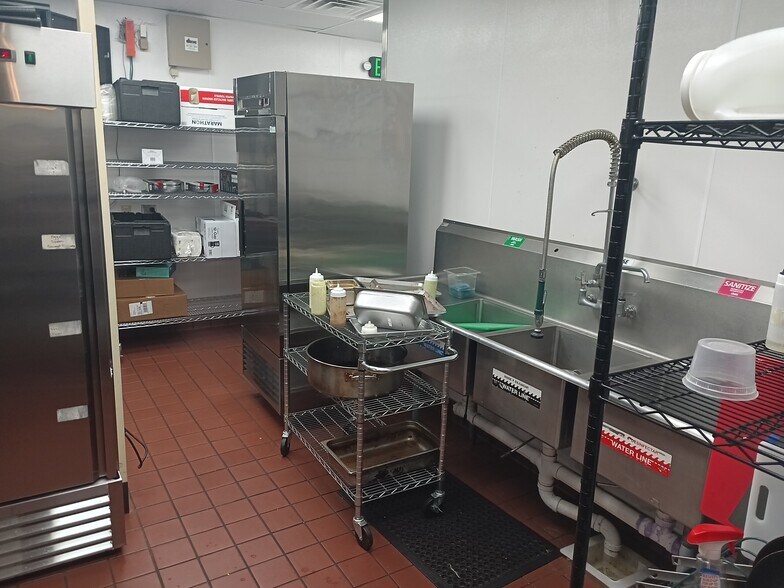 More Photos Of 1635 Eldridge Pky, Houston Freestanding For Lease