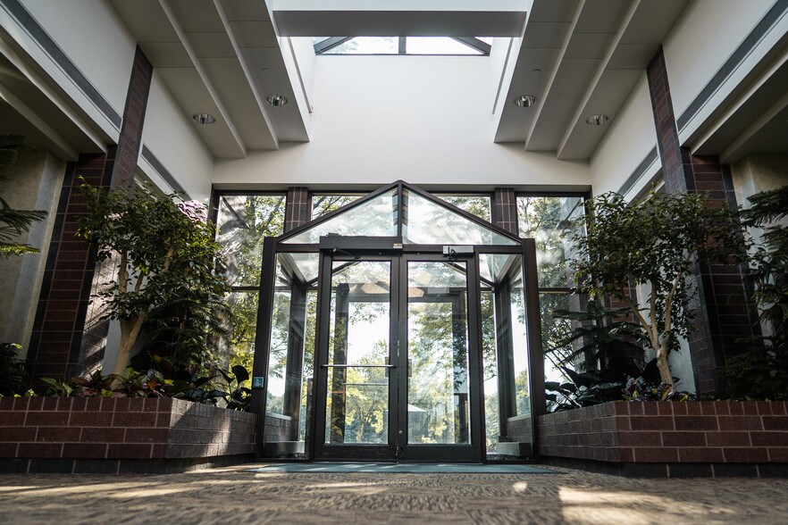 More Photos Of 12400 Portland Ave, Burnsville Office Residential For Lease