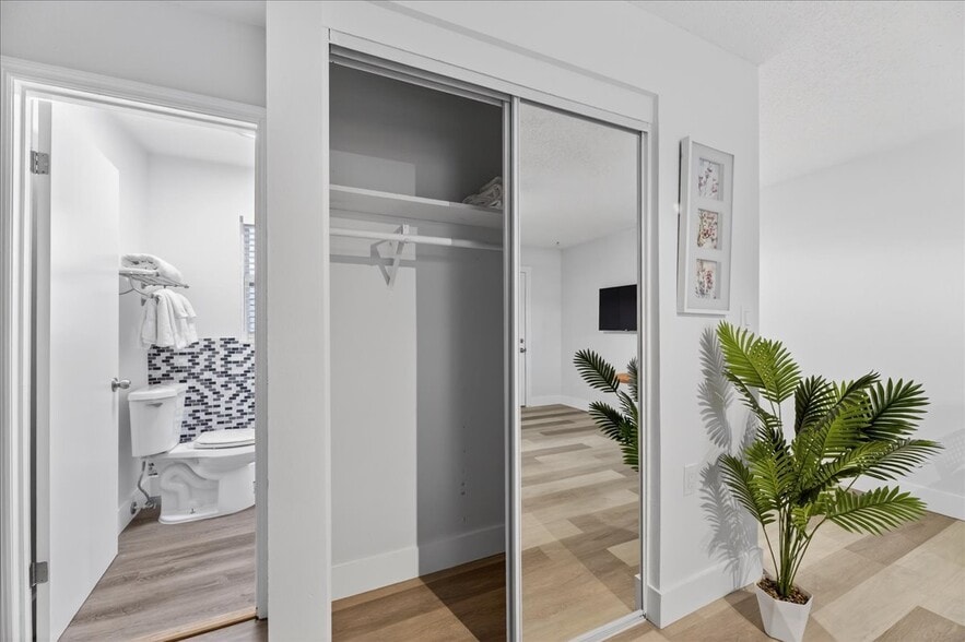 More Photos Of 520 73rd Ave, Saint Petersburg Hotel For Sale