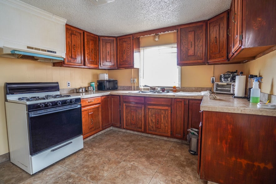 More Photos Of 1408 E Wise St, Bowie Hotel For Sale