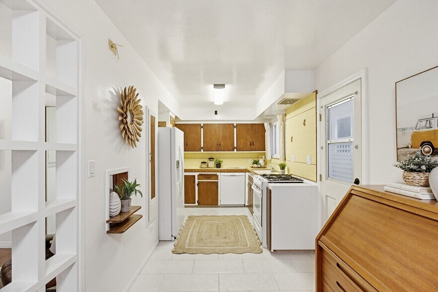 More Photos Of 829 Avalon Ct, San Diego Apartments For Sale