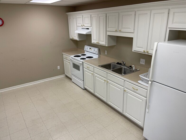 More Photos Of 110 1/2 Northgate Rd, Natchez Warehouse For Sale