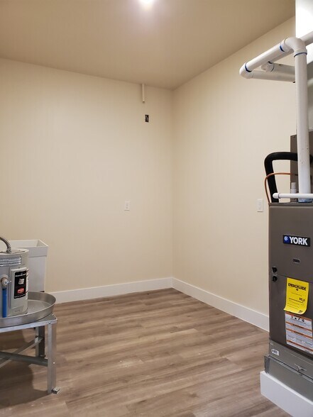 More Photos Of 3811 N Commerce Cir, Idaho Falls Light Manufacturing For Lease