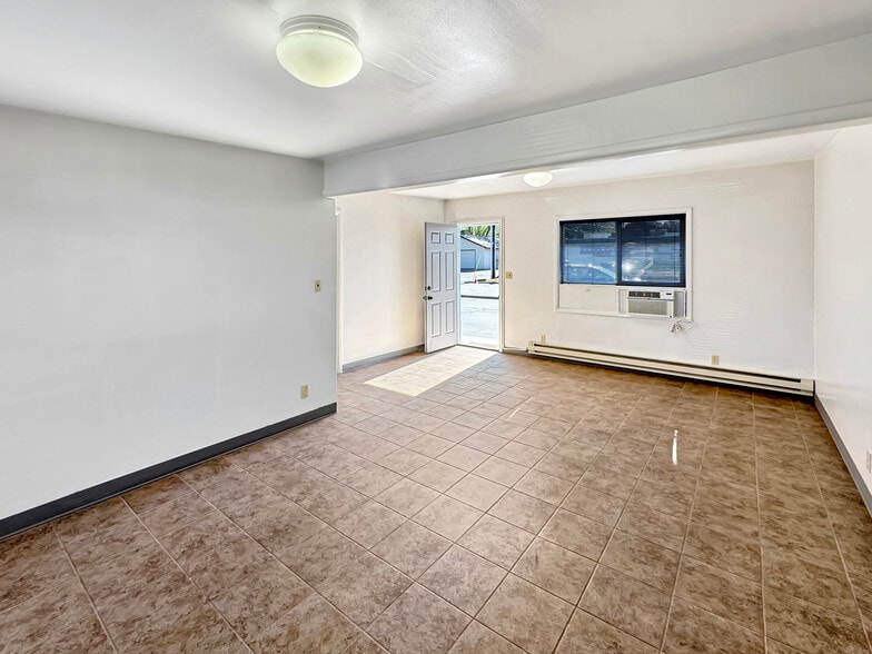 More Photos Of 671 NE Greenwood Ave, Bend Office For Lease