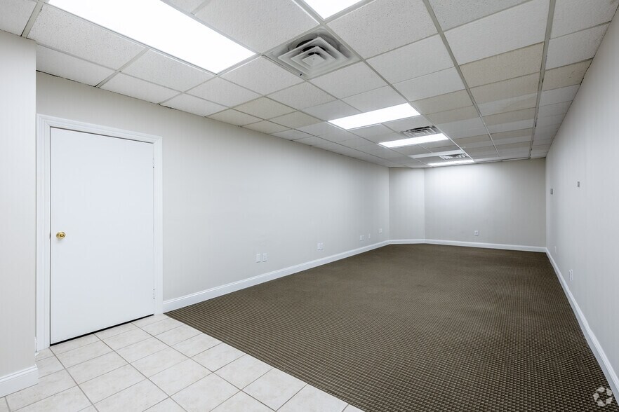 More Photos Of 40 Galesi Dr, Wayne Office For Lease