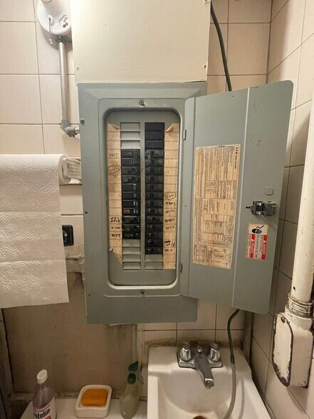 More Photos Of 47-05 Metropolitan Ave, Ridgewood Warehouse For Lease