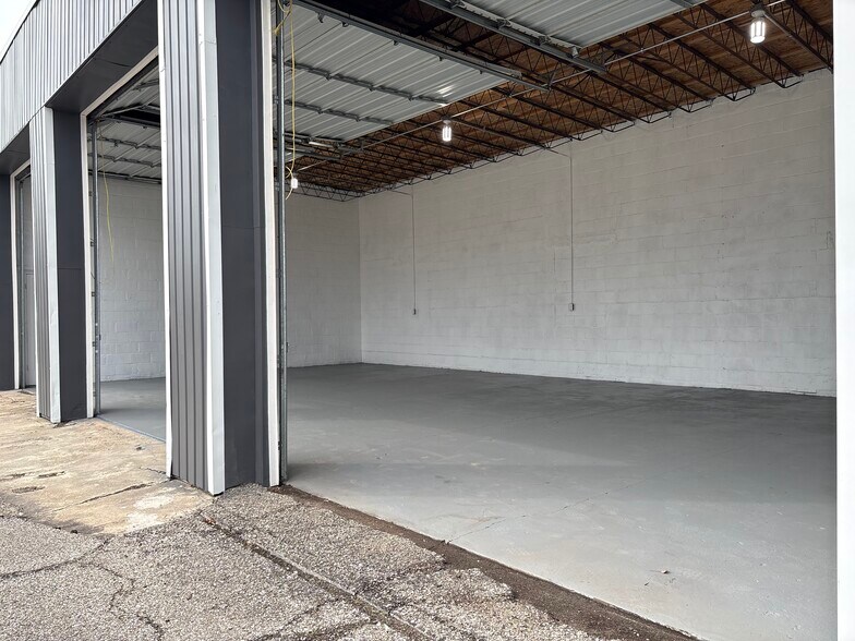 More Photos Of 01821 73rd St, South Haven Warehouse For Lease