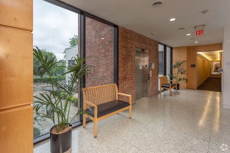 More Photos Of 520 Franklin Ave, Garden City Medical For Sale