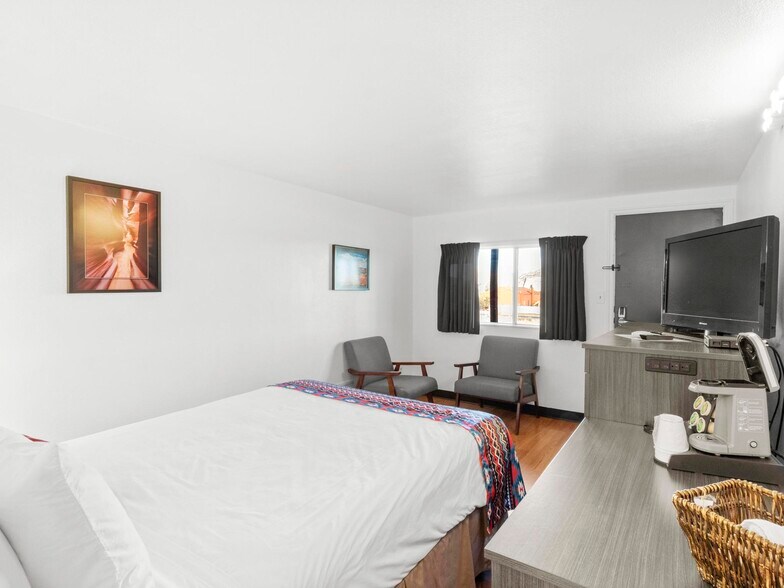 More Photos Of 475 W Main St, Escalante Hotel For Sale