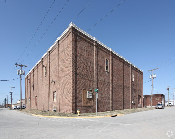 More Photos Of 1208 Iron St, North Kansas City Warehouse For Sale