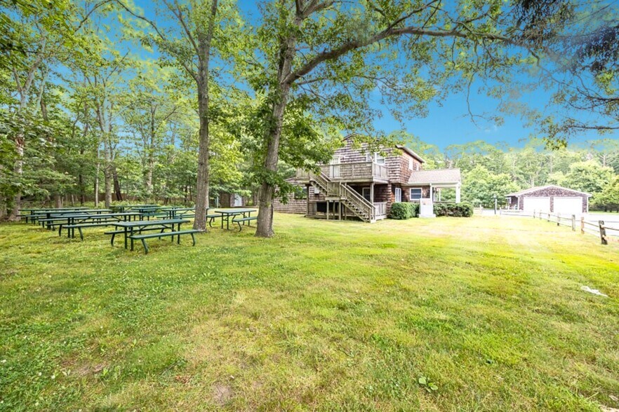 More Photos Of 290 Montauk Hwy, East Hampton Restaurant For Sale