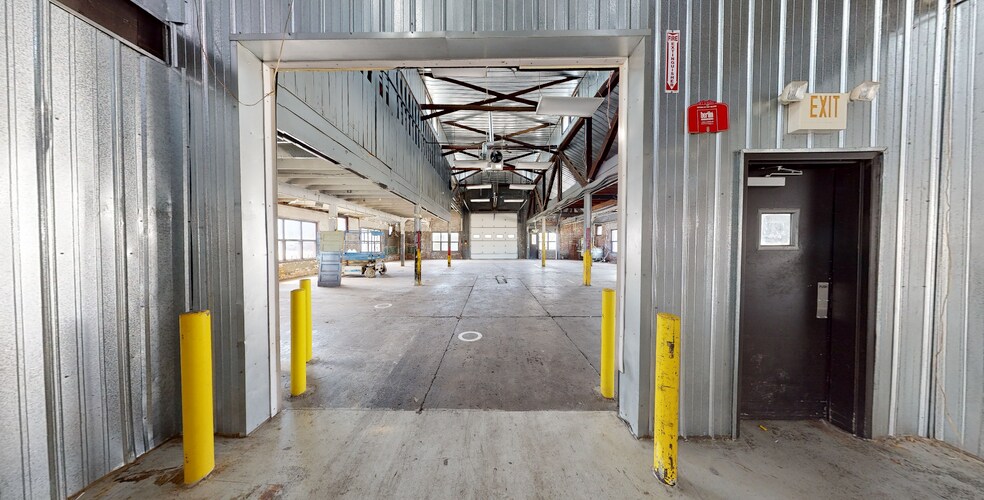 More Photos Of 5764 Wheeler Rd, Indianapolis Showroom For Lease