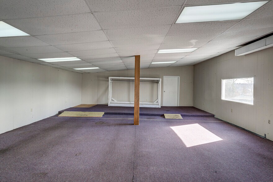 More Photos Of 127 Cherry St, Johnson City Industrial For Sale