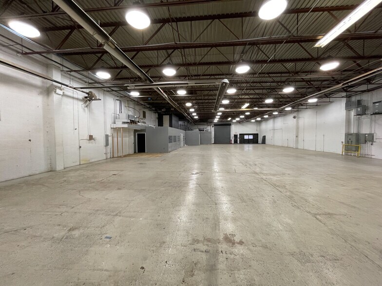More Photos Of 1371 Saw Mill Run Blvd, Pittsburgh Warehouse For Sale