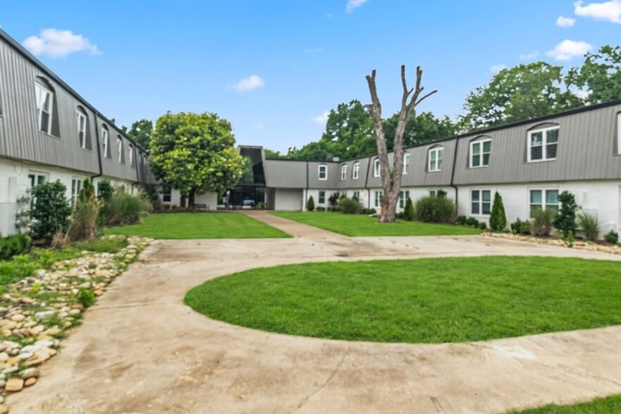 Primary Photo Of 117 Cedarwood Dr, Lebanon Apartments For Sale