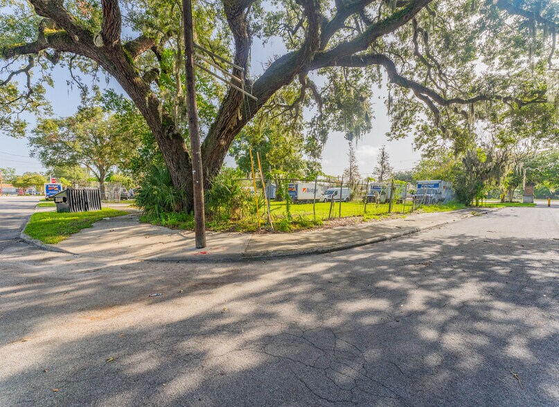 More Photos Of 120 W Memorial Blvd, Lakeland Auto Dealership For Sale