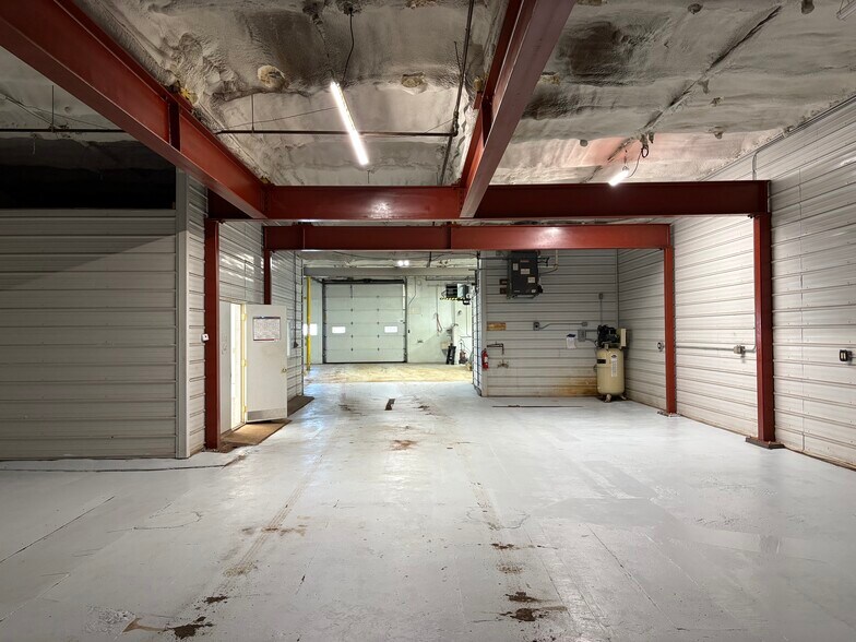 More Photos Of 4201 W 1st St, Duluth Warehouse For Sale