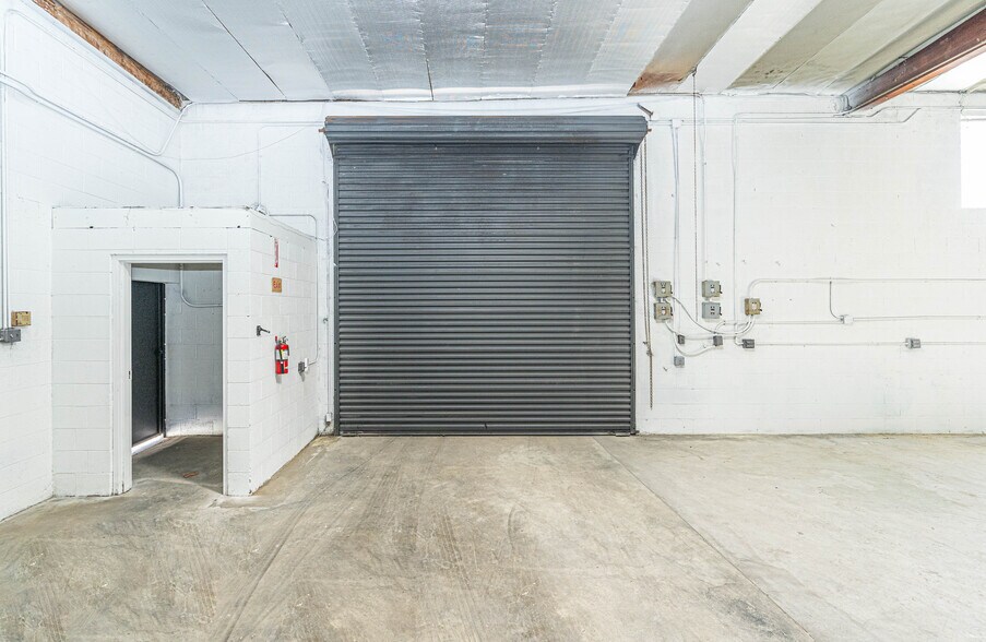 More Photos Of 934 Avila St, Los Angeles Warehouse For Lease