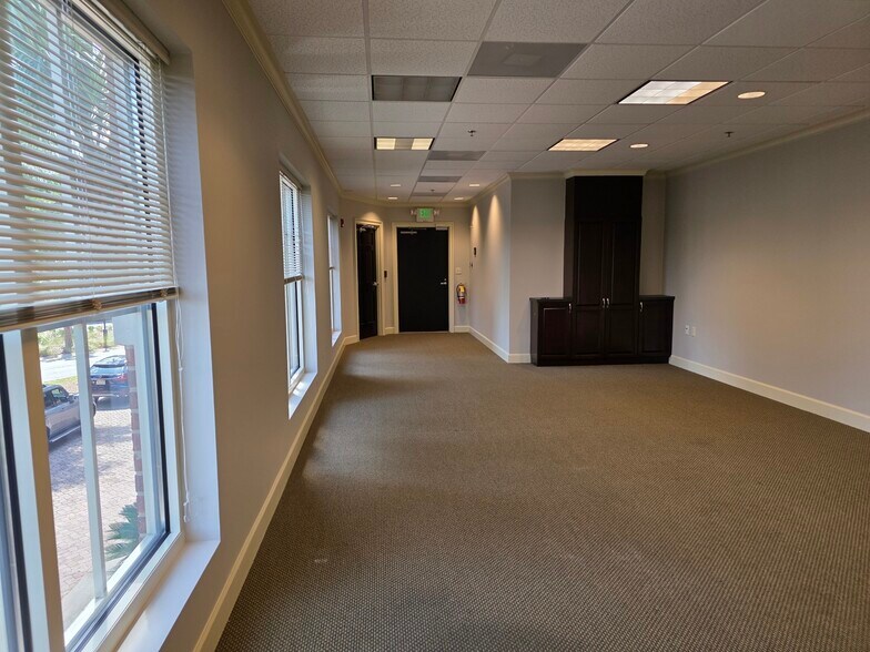 More Photos Of 27 Towne Dr, Bluffton Office For Lease
