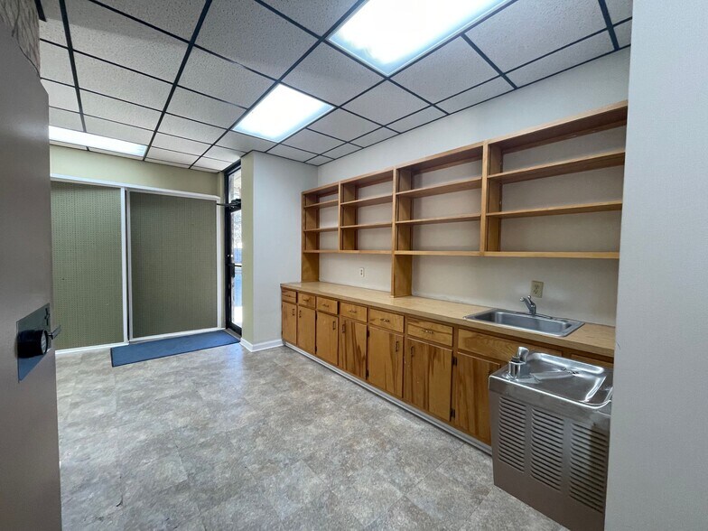 More Photos Of 1911 Lejeune Blvd, Jacksonville Storefront Retail Office For Lease