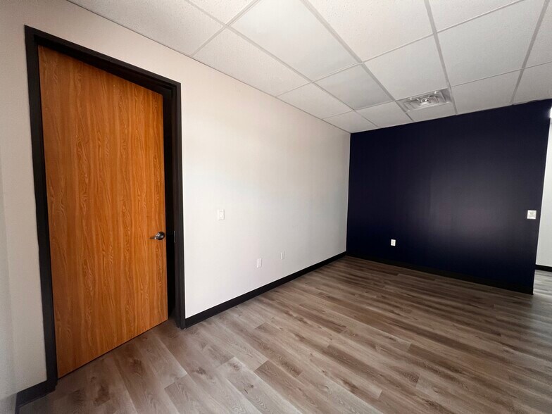 More Photos Of 11950 Alief Clodine Rd, Houston Light Distribution For Lease