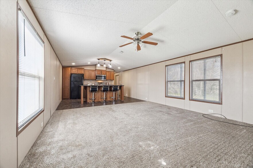 More Photos Of 3733 Rest Home Rd, Pearland Flex For Sale