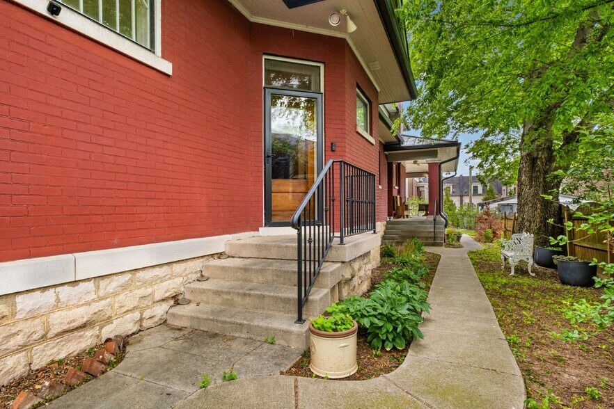 More Photos Of 1308 6th Ave N, Nashville Office Residential For Sale