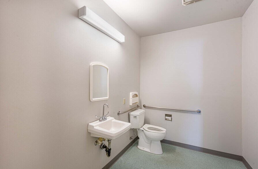 More Photos Of 2448 Guerneville Rd, Santa Rosa Medical For Sale