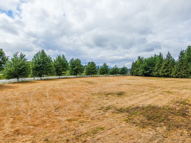 More Photos Of 3051 Eldridge Rd, Abbotsford Office For Sale