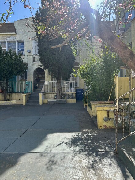 More Photos Of 116-124 S Mathews St, Los Angeles Apartments For Sale