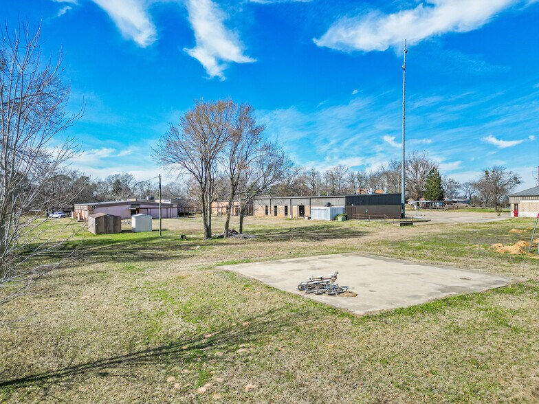 More Photos Of 214 N School St, Winfield Light Distribution For Sale