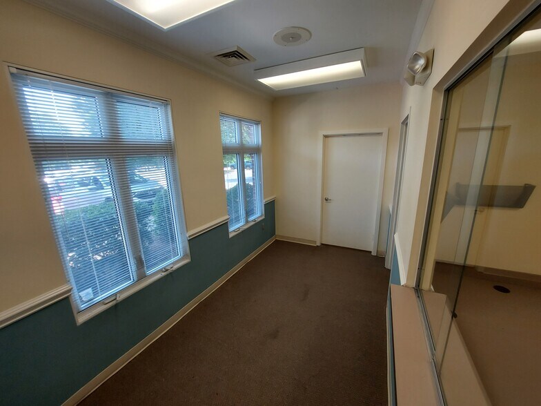 More Photos Of 5015 Southpark Dr, Durham Medical For Lease