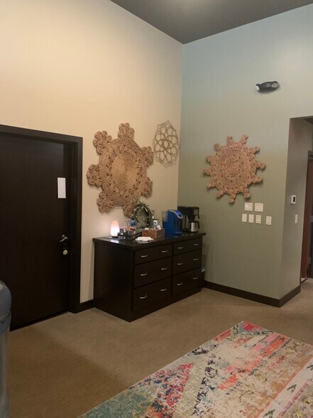 More Photos Of 2069 Central Ct, Green Bay Storefront Retail Office For Lease