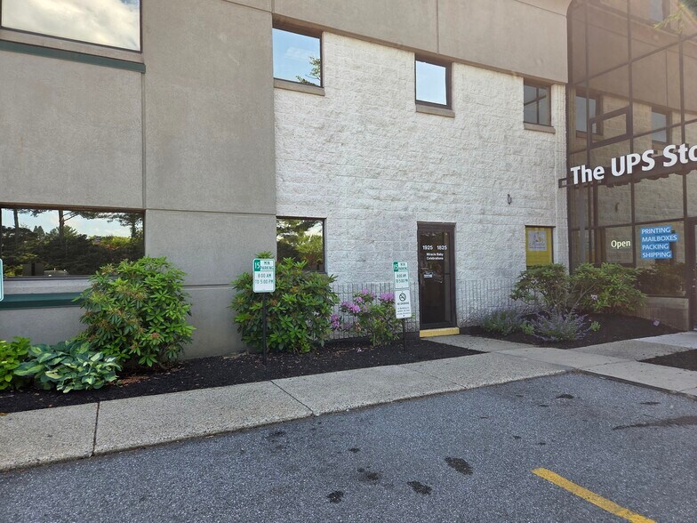 More Photos Of 400 W Cummings Park, Woburn Office For Lease