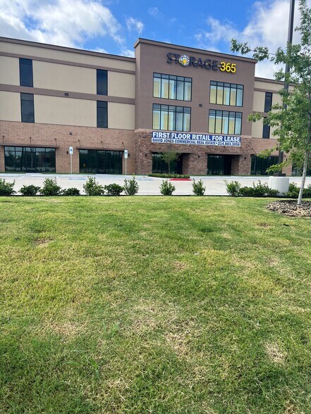 Primary Photo Of 658 Interstate 30 Frontage Rd, Garland Self Storage For Lease