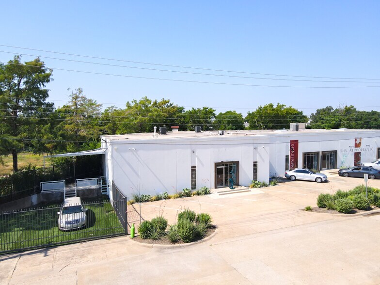 More Photos Of 2833 Irving Blvd, Dallas Showroom For Sale