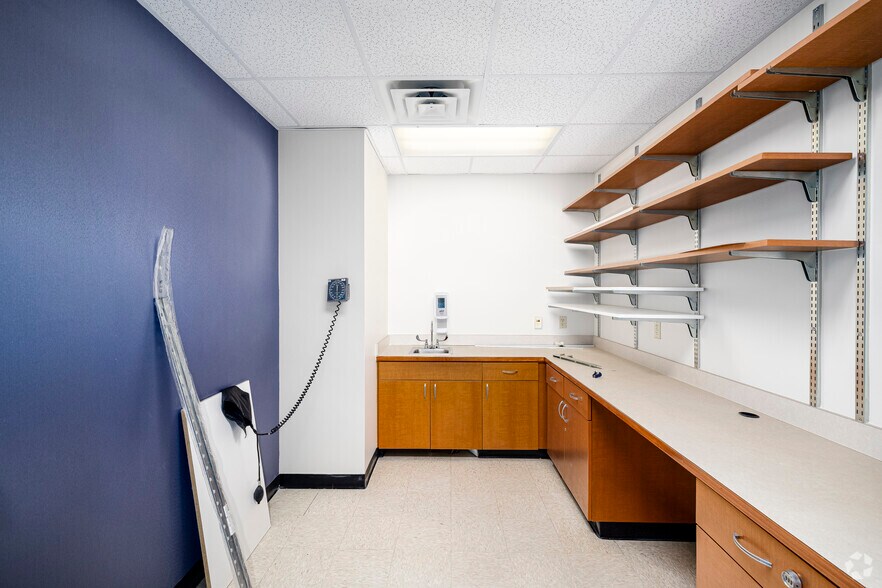 More Photos Of 477 McLaws Cir, Williamsburg Medical For Lease