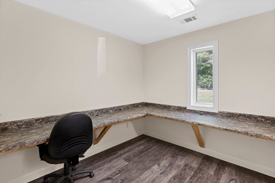 More Photos Of 477 Corinth Rd, Newnan Warehouse For Lease