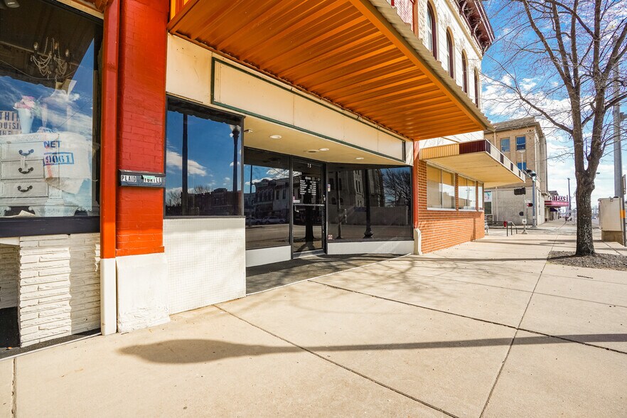 More Photos Of 75 N Waco St, Hillsboro General Retail For Lease