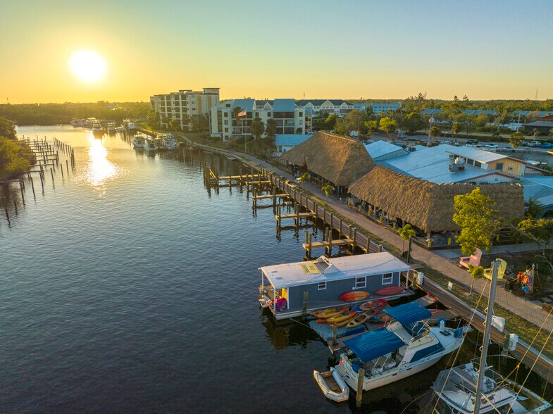 More Photos Of 3444 Marinatown Ln, North Fort Myers Unknown For Lease