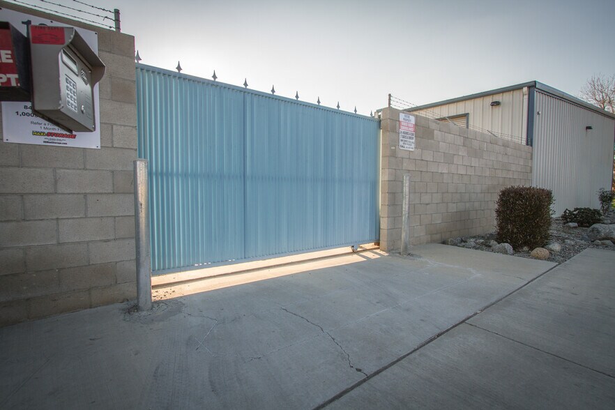 More Photos Of 1831 Golden State Ave, Bakersfield Self Storage For Lease