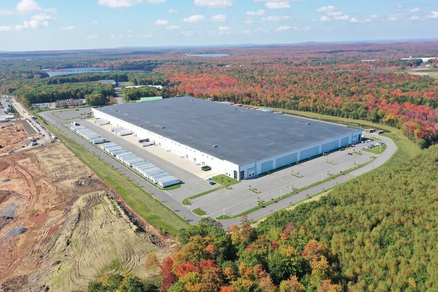 More Photos Of 145 Market Way, Mount Pocono Distribution For Lease
